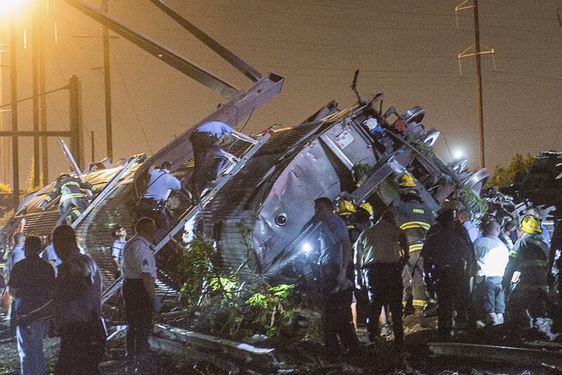 galleries/2015/05/13/amtrak-train-derails-in-philadelphia-photos/150513-philadelphia-train10_gaxk4g