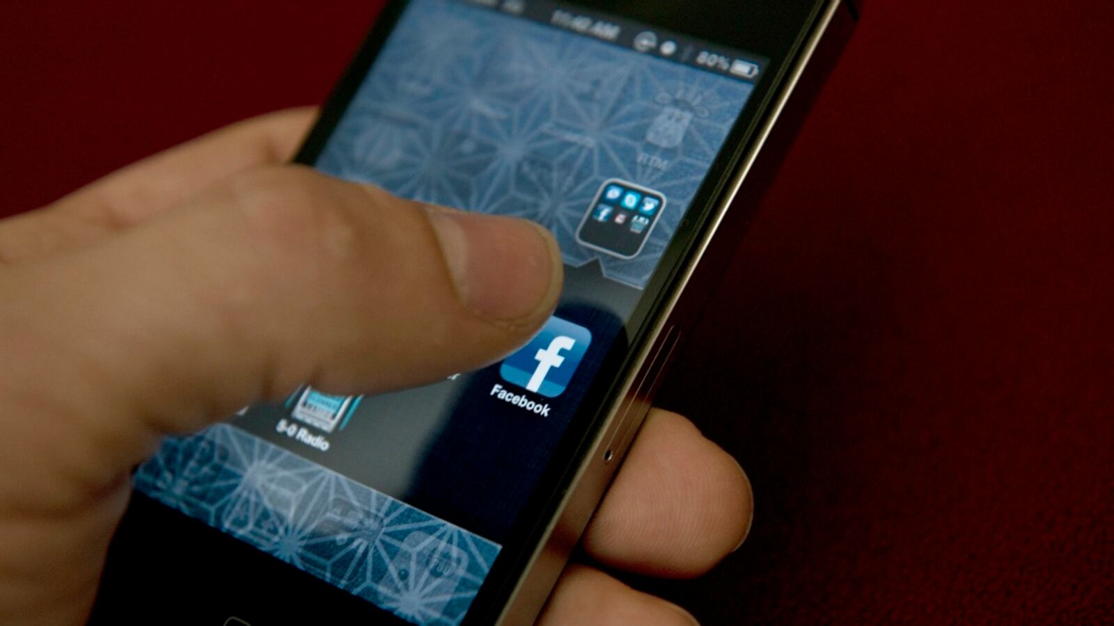 cheats/2012/09/10/iphone-5-launch-could-boost-gdp/iphone-5-boost-GDP-cheat_hndi7q