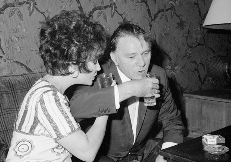 galleries/2011/01/29/celeb-drug-addictions/celeb-drug---richard-burton_u7vx1x