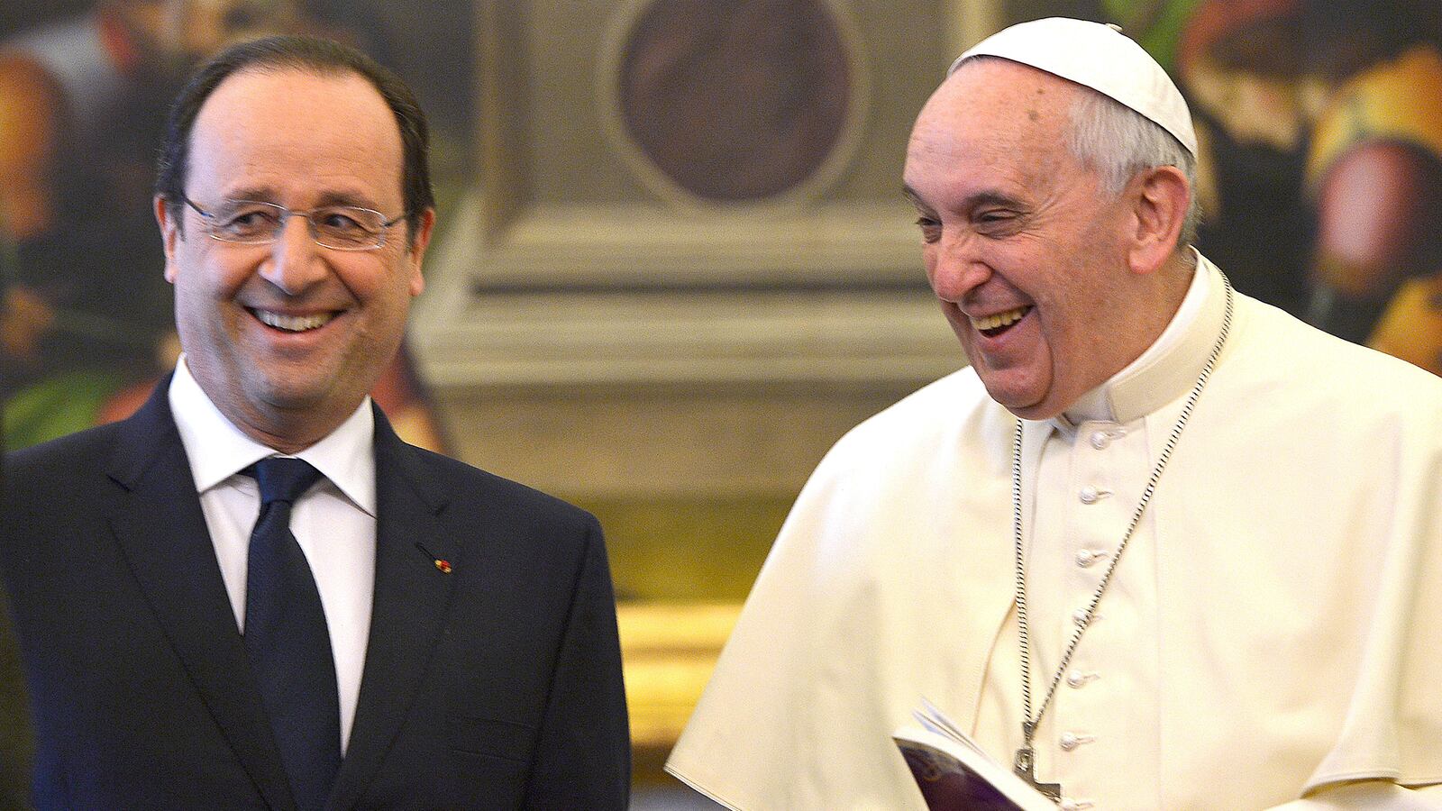 cheats/2014/01/24/francois-hollande-meets-with-pope/140124-hollande-pope-cheat_kfn7rs