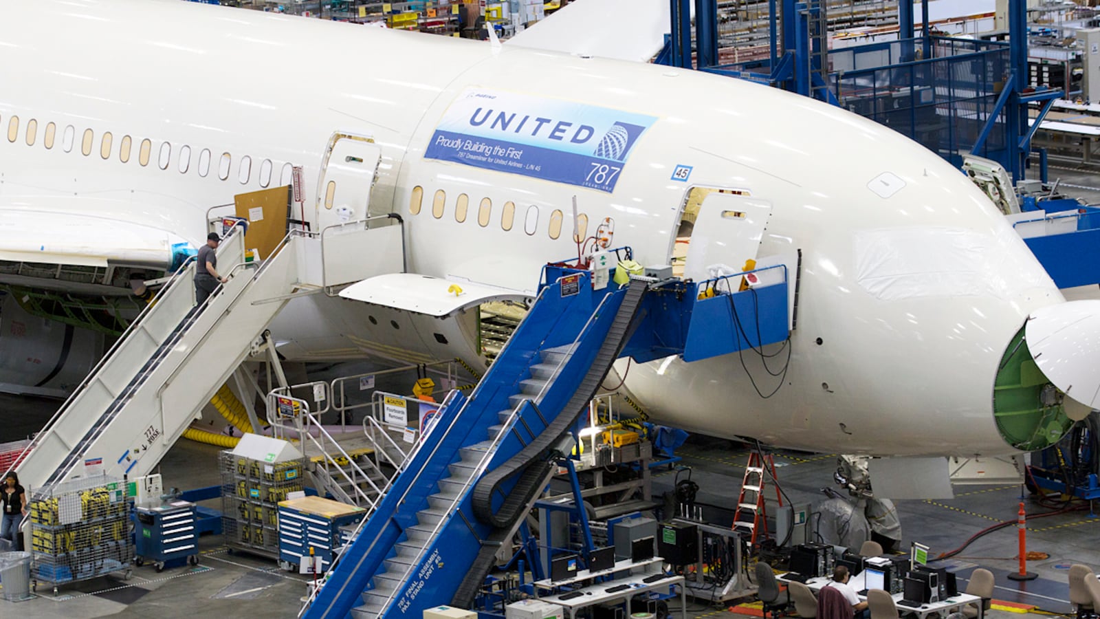 cheats/2011/09/25/boeing-delivers-first-787/boeing-dreamliner-cheat_efz3ji