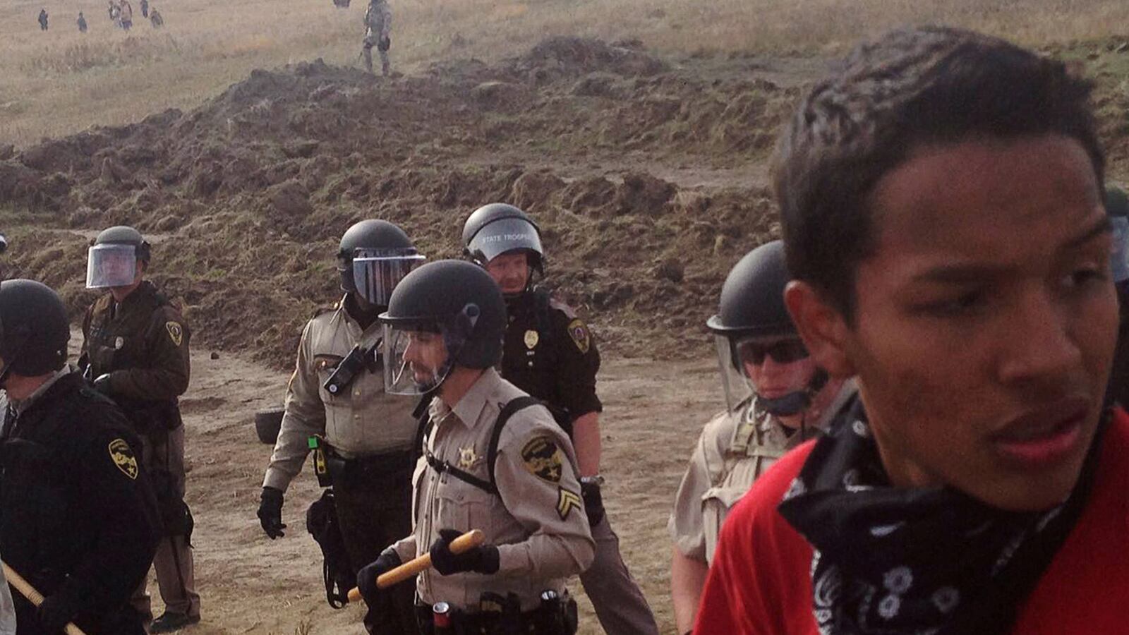 galleries/2016/11/01/scenes-from-america-s-growing-pipeline-protests-photos/161101-pipeline-protests-01_lvzywq