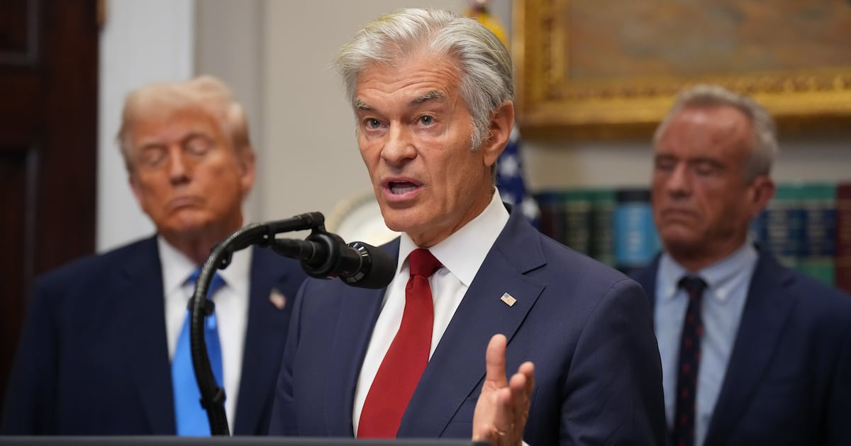 Dr. Oz Lectures Federal Workers on Healthy Holiday Eating