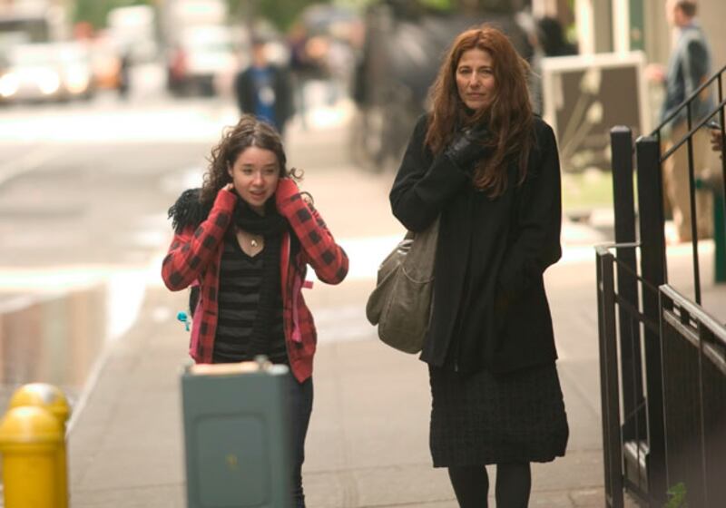 galleries/2010/04/18/the-hottest-films-at-tribeca/tribeca---please-give_hcffrw