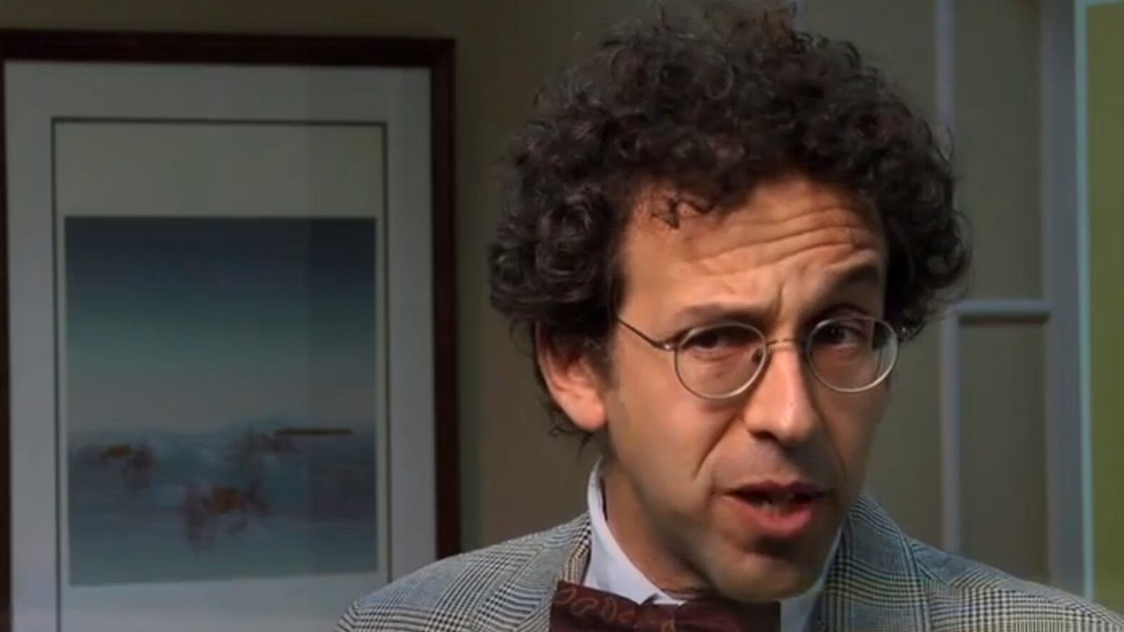 articles/2015/07/20/foo-fighters-foot-doctor-rocks-fenway-video/150720_grohl_doctor_embed_kq77nn