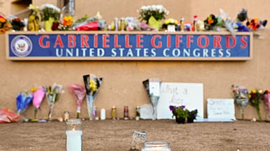 articles/2011/01/10/gabrielle-giffords-shooting-proves-the-tea-partys-homegrown-terror-blind-spot/beinart-american-terrorism_151844_l05fch