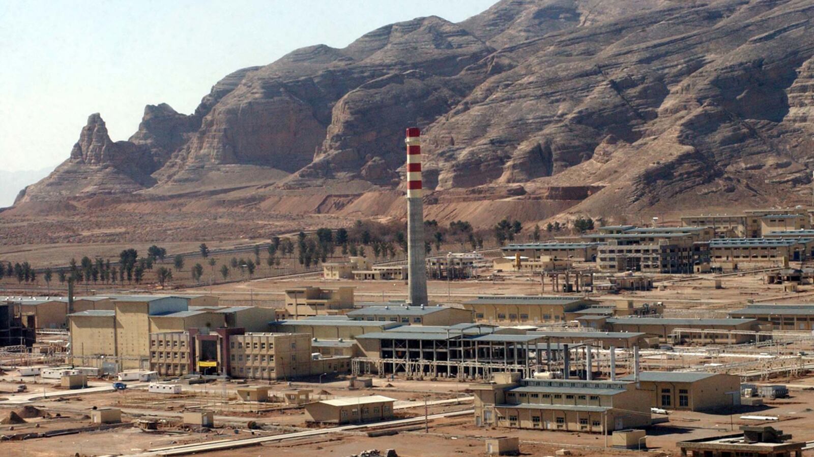 cheats/2011/11/29/explosion-heard-in-iran-s-nuke-town/iran-ifsahan-explosive-heard-nuclear-facilty-cheat_qhzpe7