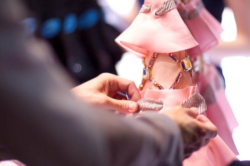 galleries/2011/10/03/viktor-rolf-backstage-photos/viktor-rolf-fashion-10_dexj4j