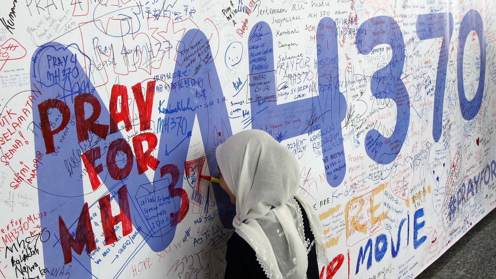 articles/2014/03/25/the-famous-artist-lost-on-mh370/140324-daly-calligrapher-tease_xxoiek