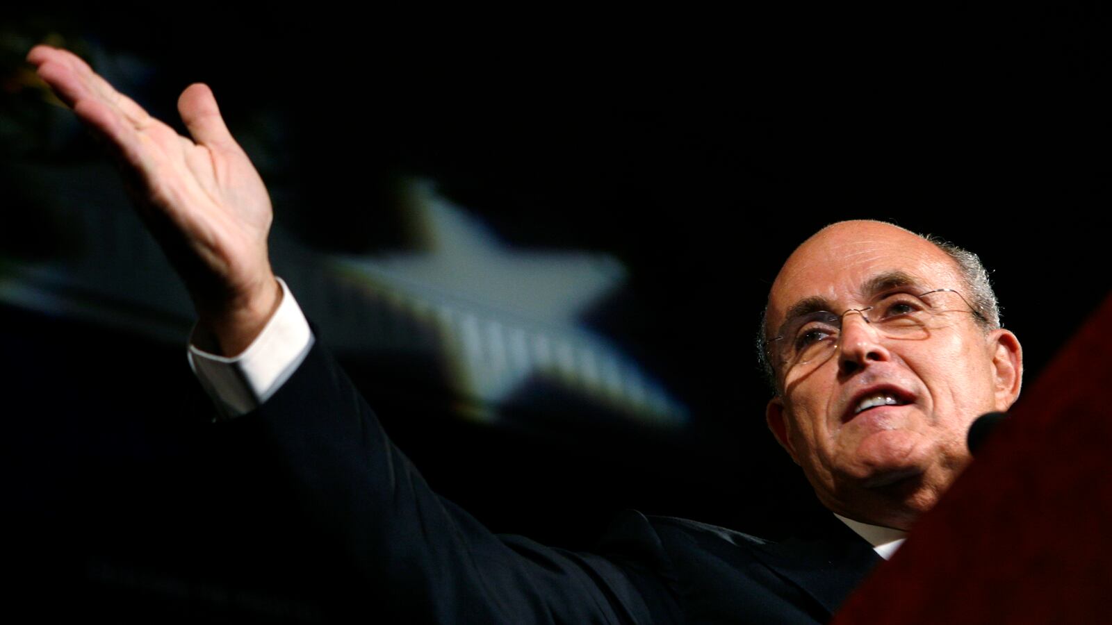 2007-10-05T000000Z_1723082099_GM1DWHPLBYAA_RTRMADP_3_USA-POLITICS-GIULIANI_aybgto