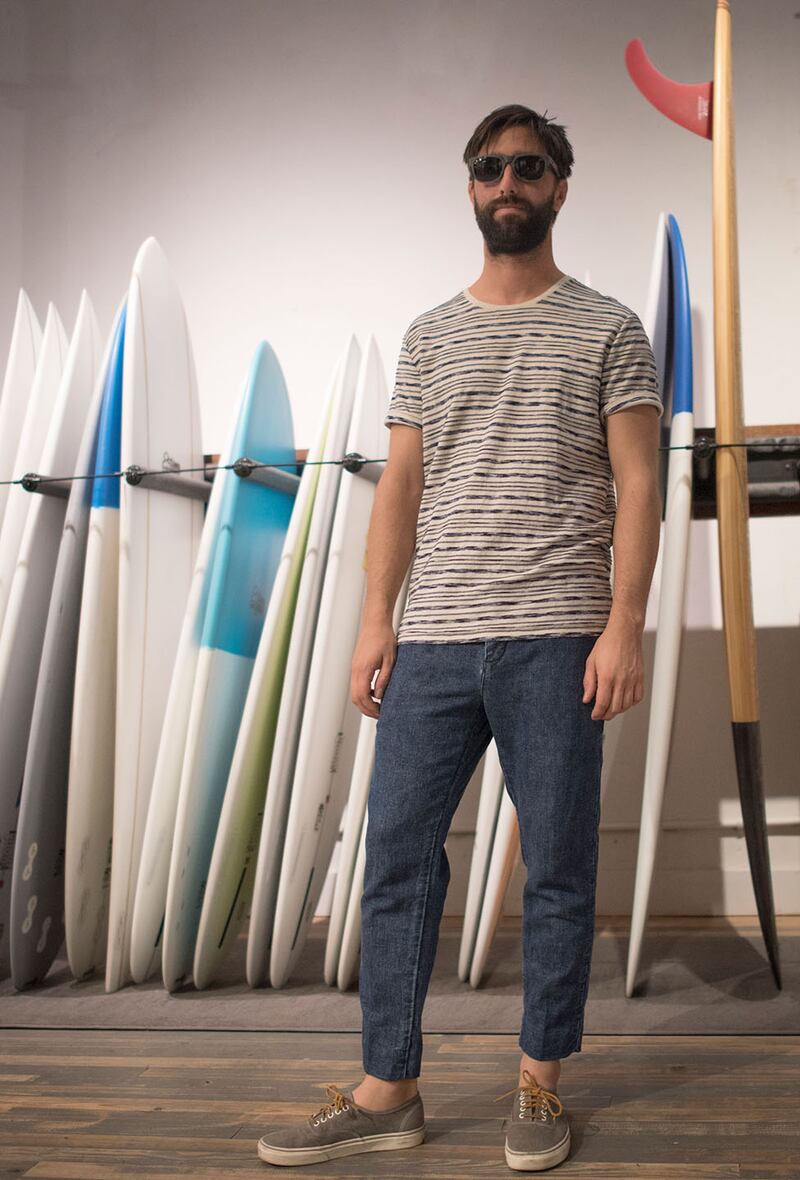 articles/2016/07/29/surfing-legend-kelly-slater-s-new-outerknown-takes-beach-wear-to-a-new-level/160728-brown-surf-style6-embed_ayxzfw