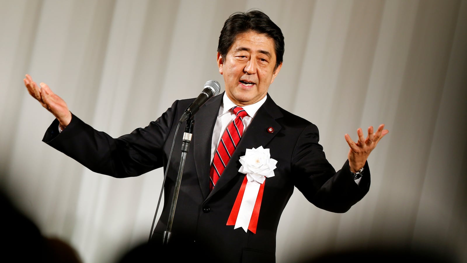 cheats/2014/12/24/japan-re-elects-pm-shinzo-abe/141117-us-japan-economy-cheat_mmwtgg