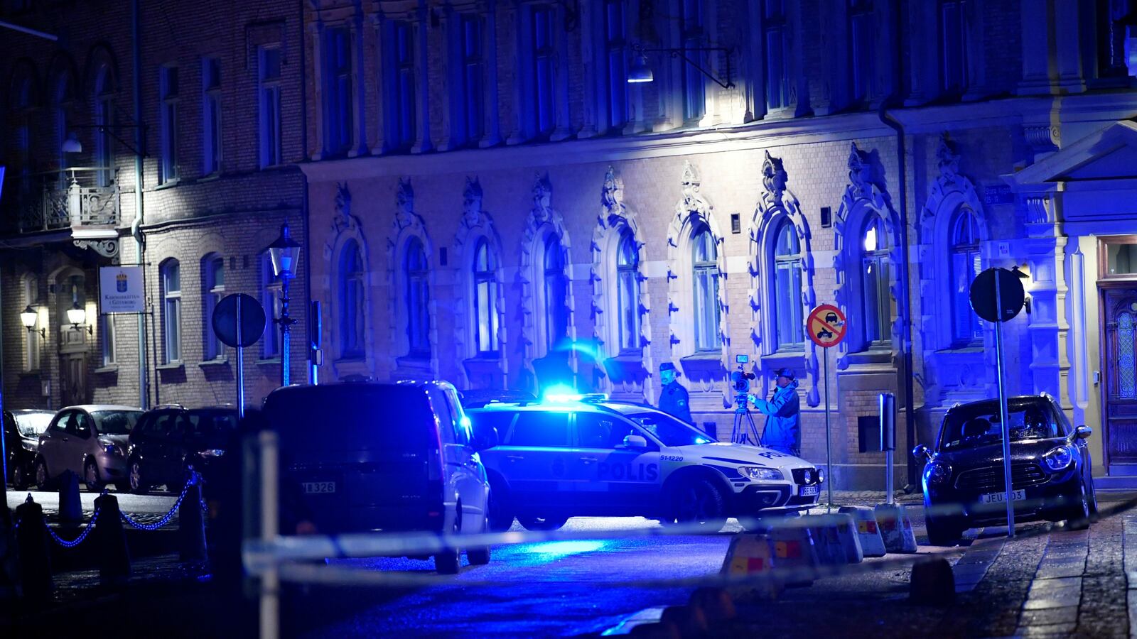 171210-sweden-synagogue-arson-attack-cheat_xacrof