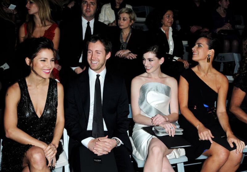 galleries/2010/01/27/fashion-week-day-1/paris-fashion-week---hathaway_fvfq4g