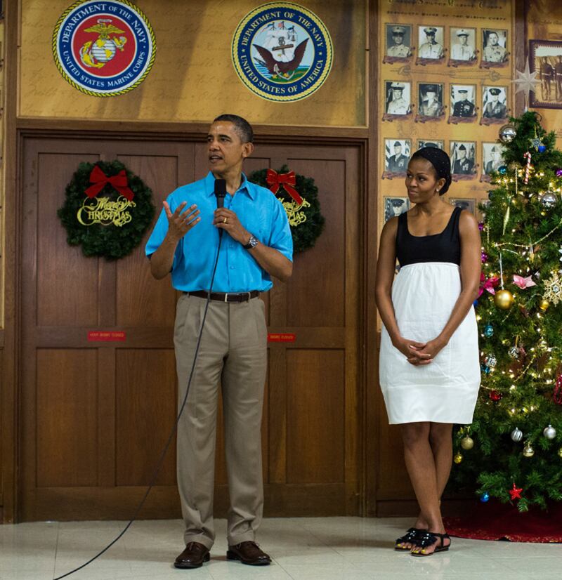 articles/2012/12/26/president-obama-s-christmas-day-outfit-disaster-beyonc-to-reportedly-cover-vogue/obamas-fashion-hawaii-cheat_af3ala