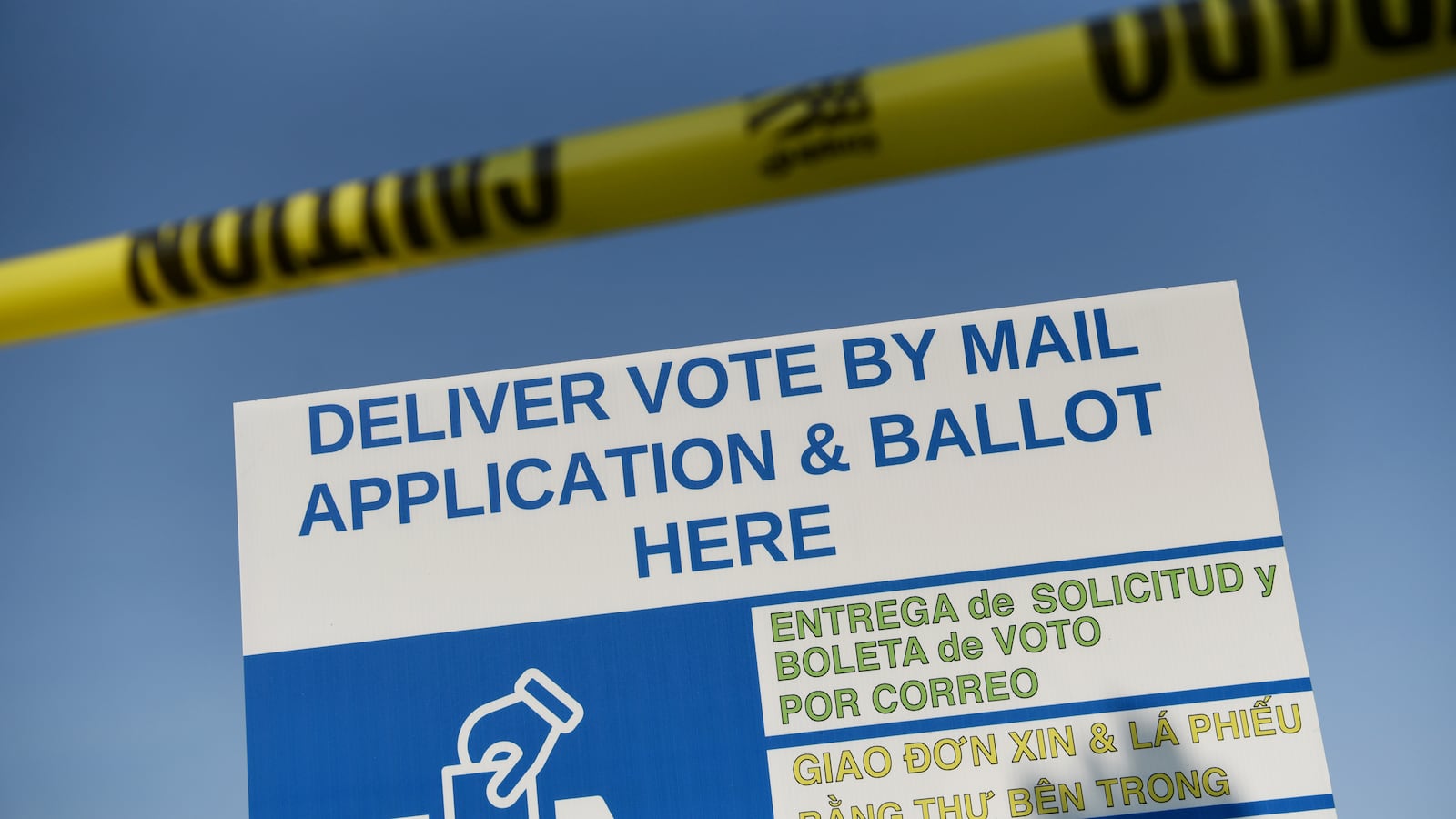 2020-10-13T150053Z_311884752_RC2RHJ9B8WCD_RTRMADP_3_USA-ELECTION-VOTING_xuiou3