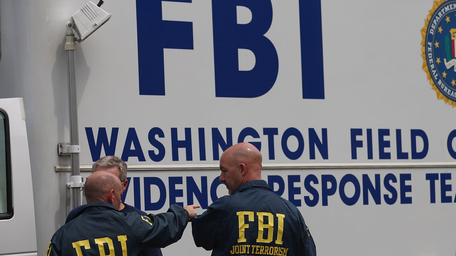 cheats/2013/05/21/two-fbi-agents-fall-to-their-death/130521-fbi-fall-deaths-cheat_mkydrd