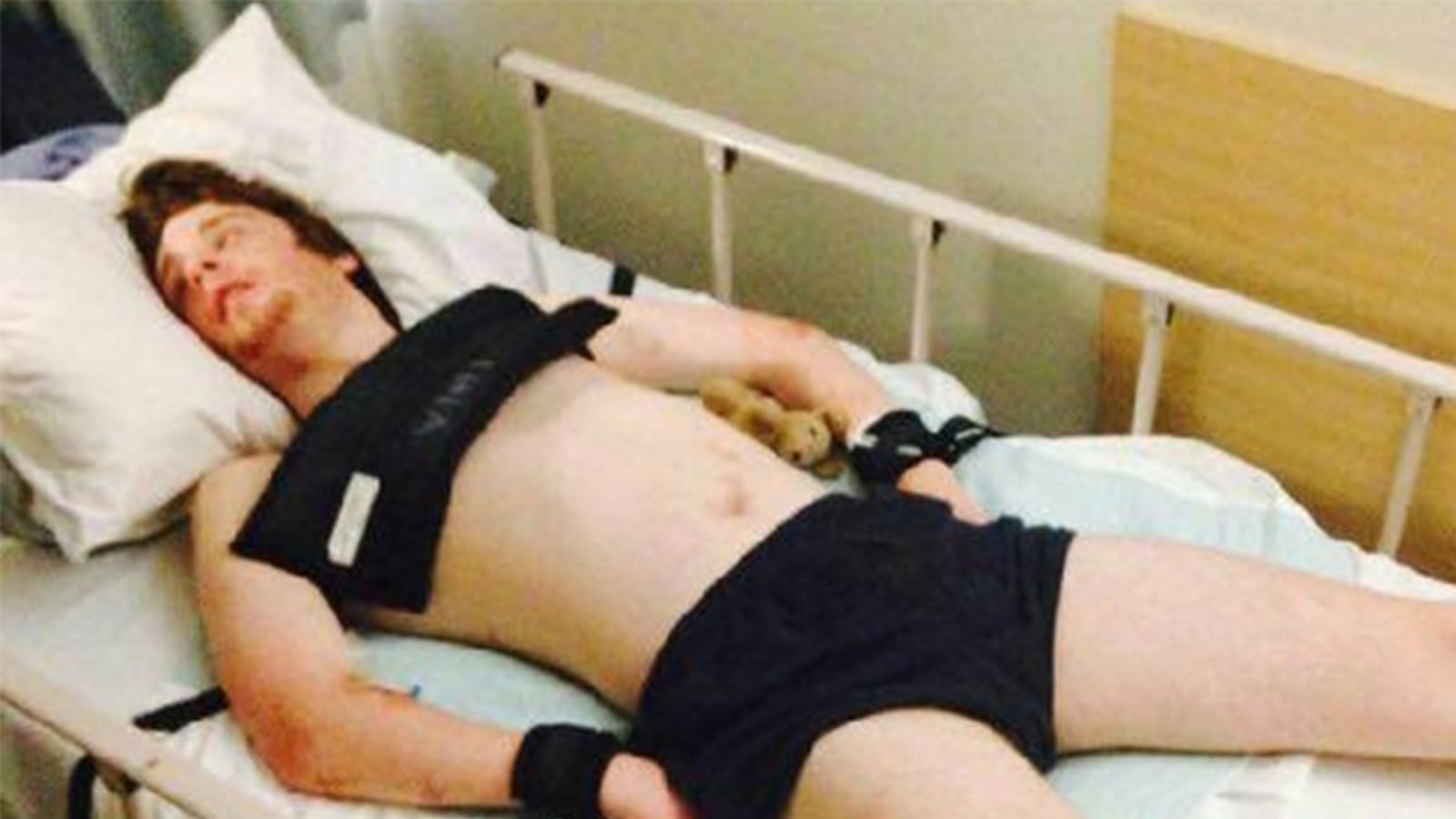 cheats/2014/12/05/autistic-boy-shackled-to-bed-for-14-days/141205-shackled-cheat_yenmf9