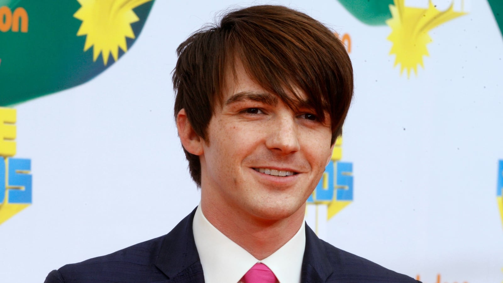 cheats/2015/12/22/ex-child-actor-drake-bell-nabbed-on-dui/151222-drake-bell-cheat_dsljo2