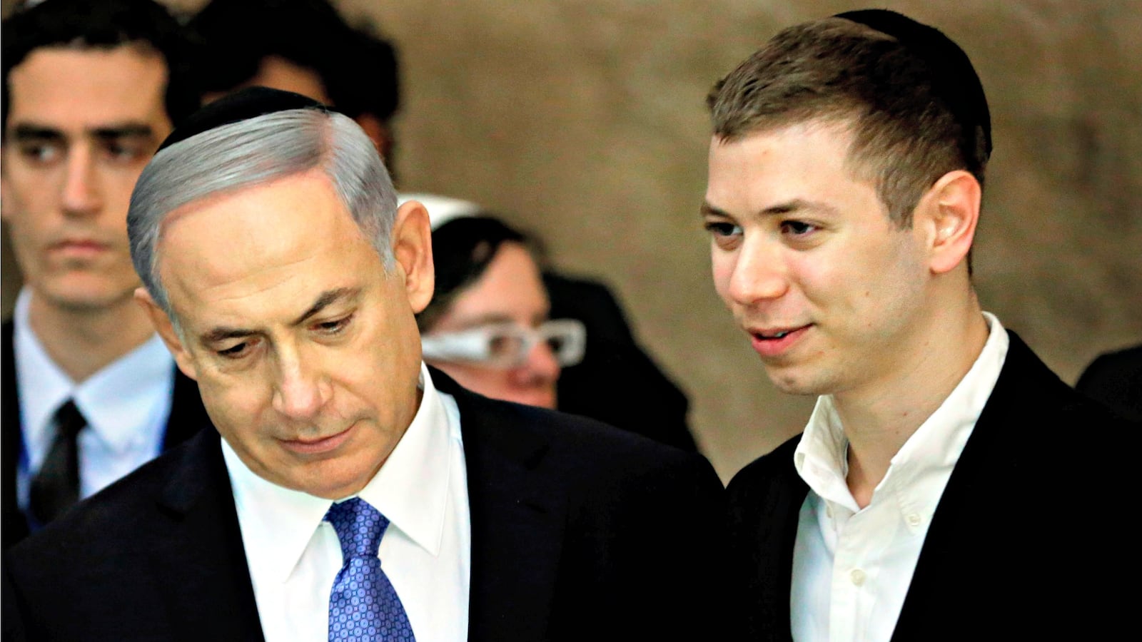 netanyahu-yair-cheat_cmbslc