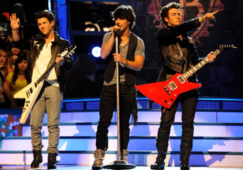 galleries/2009/08/10/teen-choice-awards/teen-choice-awards---jonas-brothers_jqxtx2