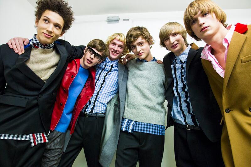 galleries/2013/01/16/backstage-at-men-s-fashion-week-in-milan-2013-photos/milan-mens-backstage-wrap3_qkho82