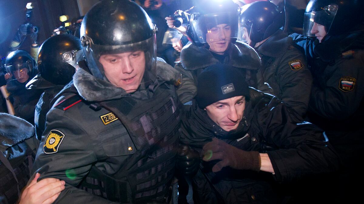 cheats/2011/12/31/russian-police-arrest-60/moscow-protest-arrests-cheat_gy4cen