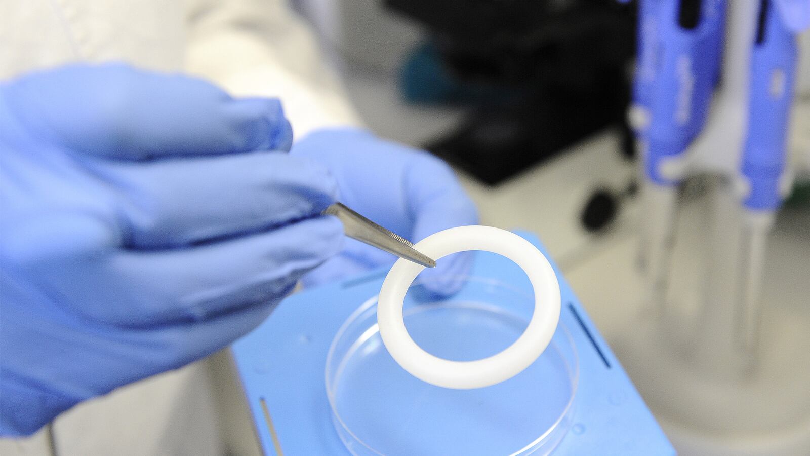 articles/2016/03/09/this-device-could-stop-hiv-s-spread-will-it-get-funded/160308-boerner-vaginal-ring-tease_ycyknd