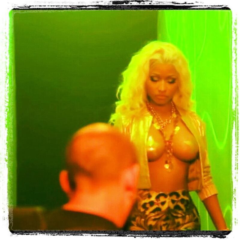 galleries/2013/03/03/kim-kardashian-nicki-minaj-more-celebrity-twitter-pictures-photos/nickimanaj.twitpics_k90kvg