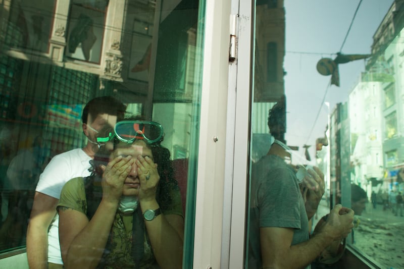 galleries/2013/05/31/occupy-istanbul-errupts-in-violence-photos/130531-taksim5_efzhqf