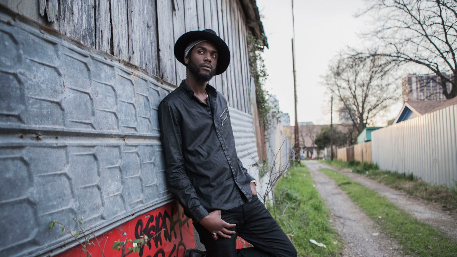 videos/2015/10/06/watch-gary-clark-jr-shake-live/20151006-garyclarkjr-joiner_twuhv3