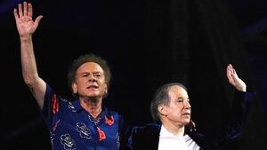 Paul Simon (R) waves with Art Garfunkel after their performance during one of two 25th Anniversary Rock & Roll Hall of Fame concerts in New York October 29, 2009.  REUTERS/Lucas Jackson (UNITED STATES ENTERTAINMENT)