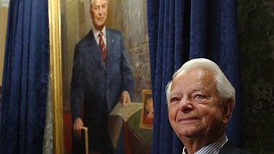 cheats/2010/06/28/senator-byrd-dies-at-92/robert-byrd-dies_z5g3dx