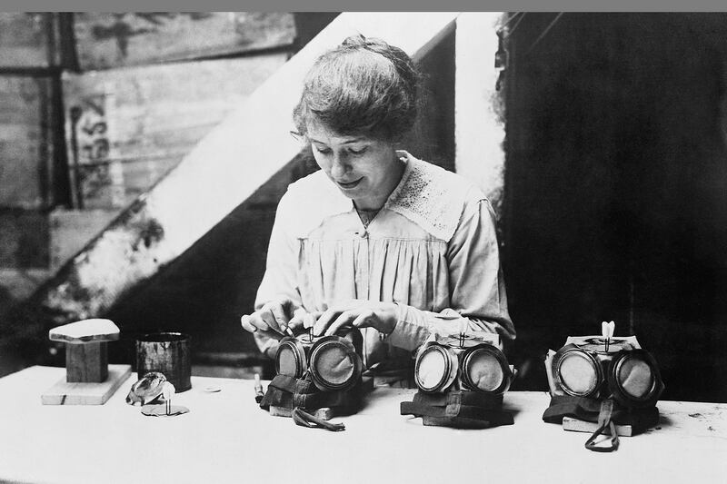 articles/2014/06/29/the-tragic-heroic-women-of-world-war-i/140627-winspear-women-wwi-embed-2_tnu5ys