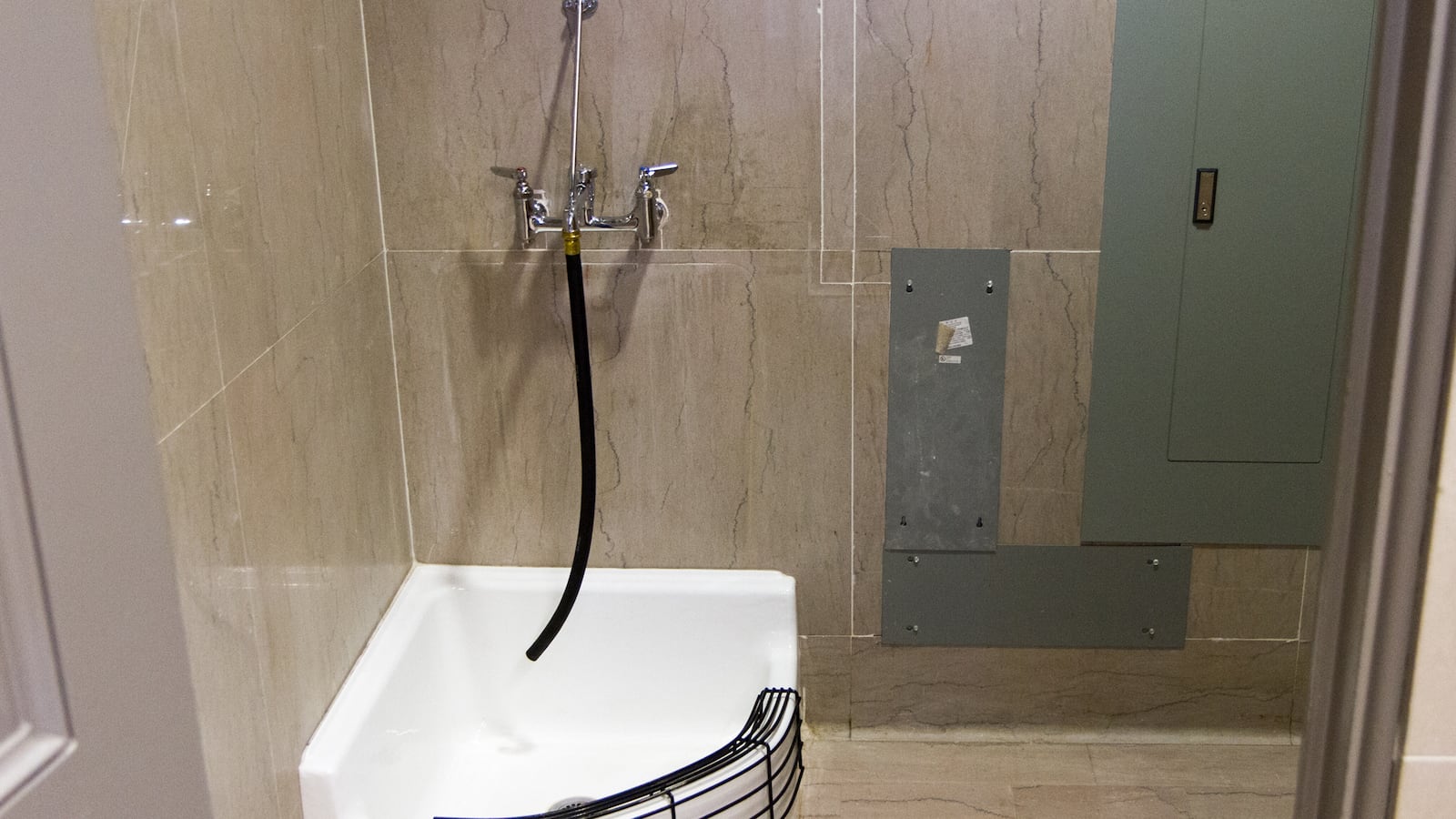 articles/2013/03/31/lawmakers-gone-wild-sinks-for-muslims-racial-rants-and-more/130330-Kerr-Dineen-Crazy-Legislation-tease_wtsv7m