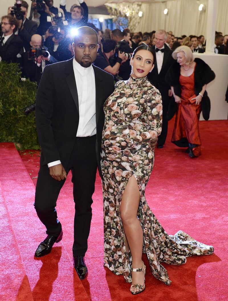 galleries/2013/05/06/met-gala-2013-red-carpet-gallery-photos/130506-met-gala-kimye_yeb1fj
