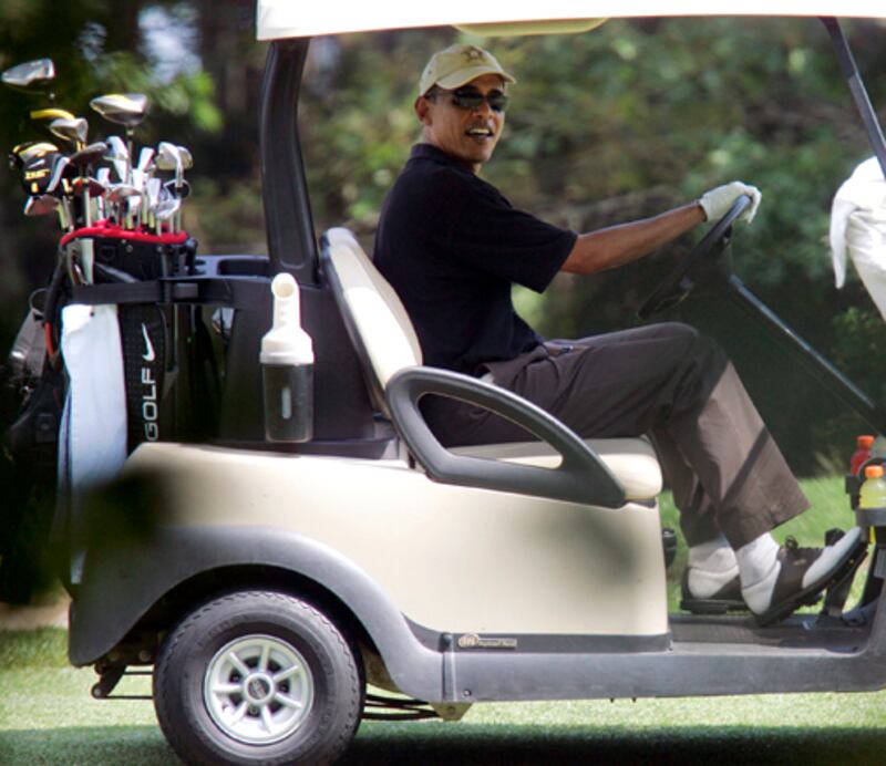 galleries/2009/08/23/obama-family-trips/obamas-on-vacation-12-1_qmo6uk