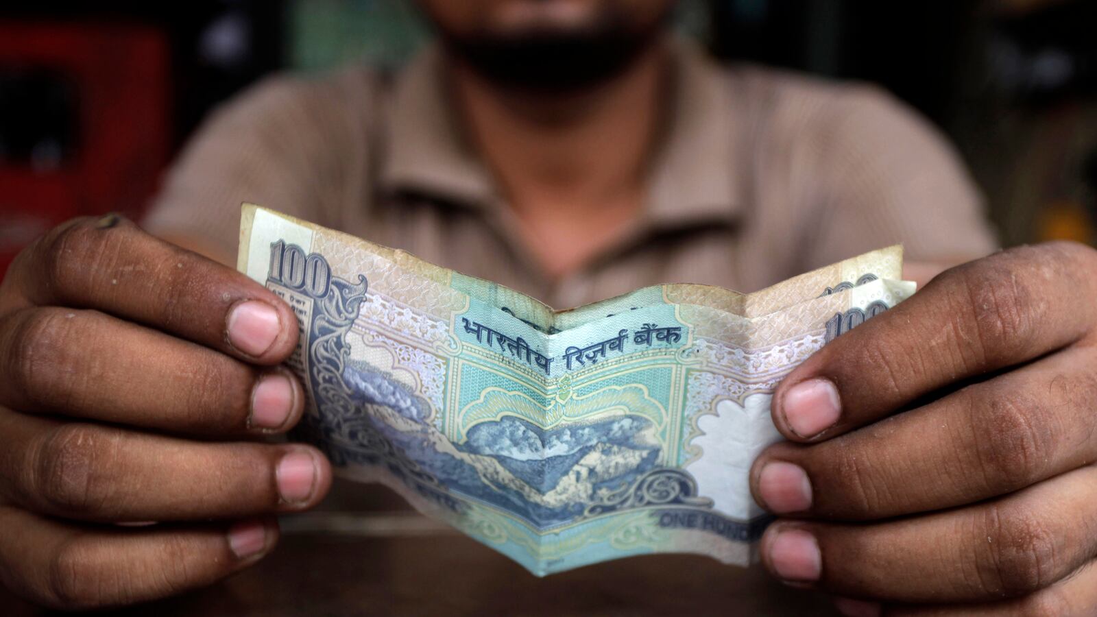 articles/2013/08/28/india-s-rupee-drops-off-a-cliff/130828-rupee-oconnor-tease_a71b48