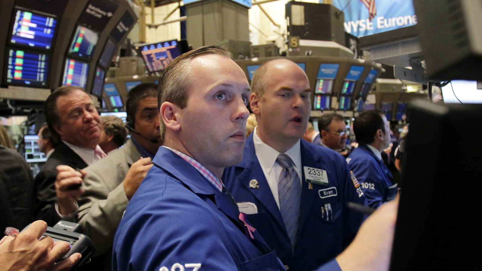 cheats/2011/08/04/dow-slides-350-points/stock-market-falls-debt-crisis-cheat_wkax4k