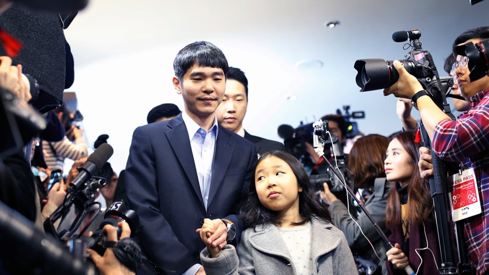 cheats/2016/03/15/google-robot-beats-human-world-champion/160315-google-ai-cheat_lcsfhu