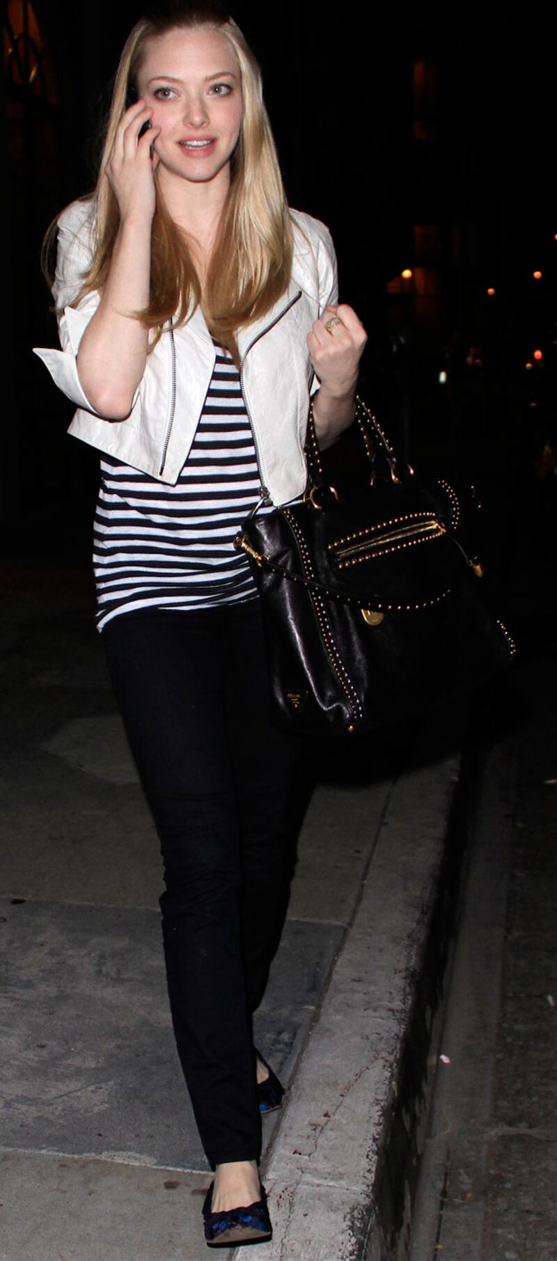 galleries/2010/01/13/celebrities-in-jeggings/jeggings---seyfried_zaodb4