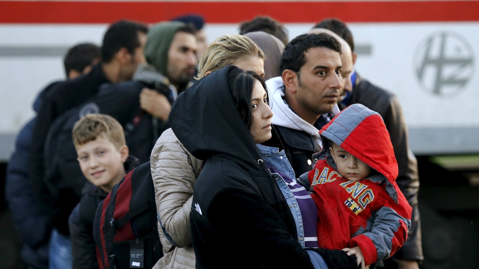 cheats/2015/10/17/thousands-of-migrants-enter-slovenia/151017-migrants-cheat_sgit04