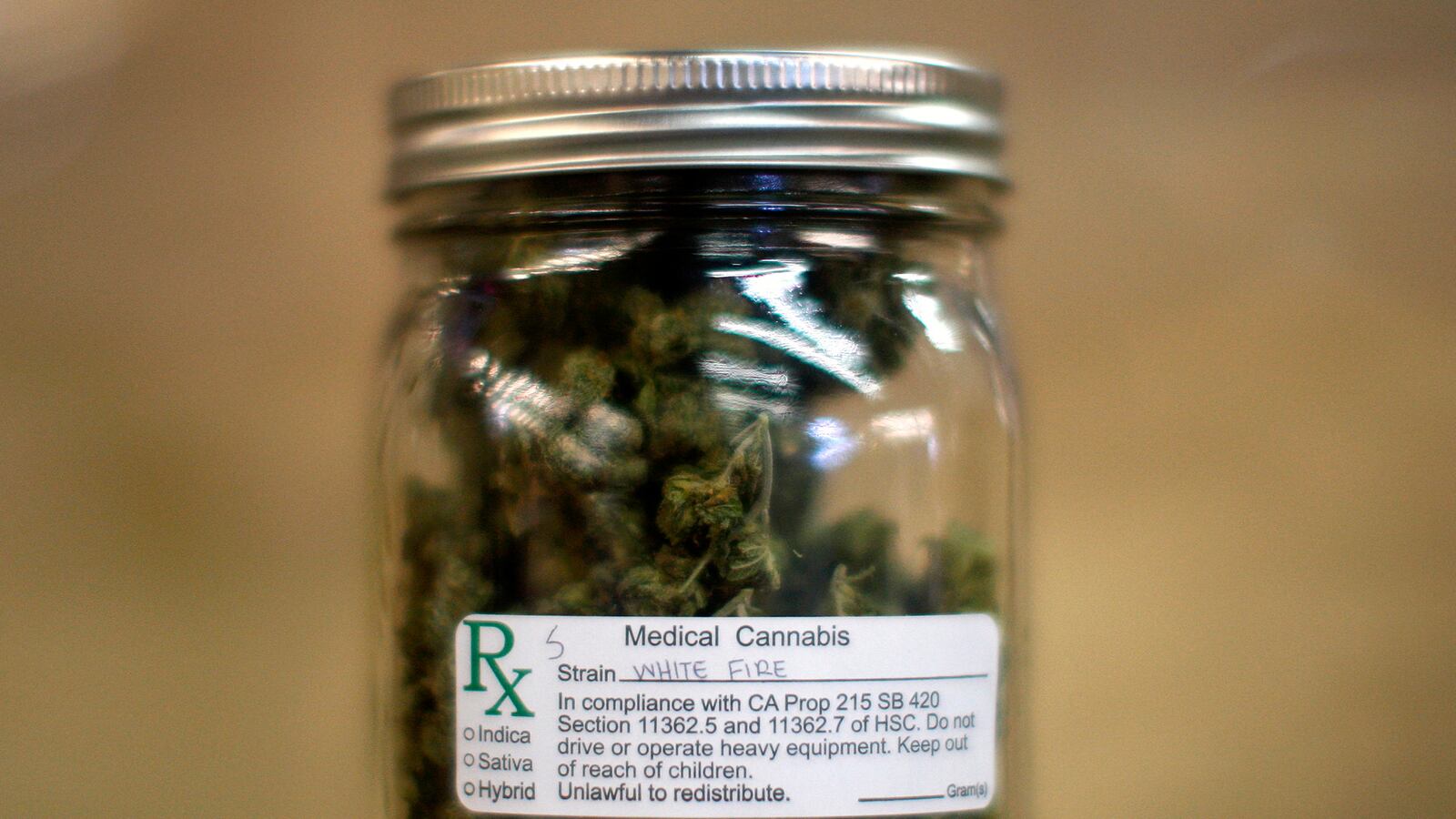 cheats/2014/08/26/medical-weed-cuts-down-on-painkiller-ods/140826-medical-marijuana-cheat_ppspby