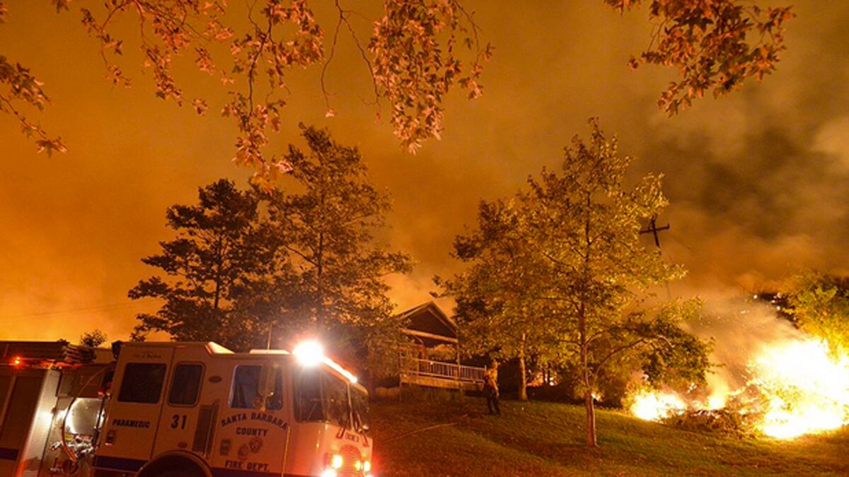 cheats/2016/06/17/hundreds-evacuate-wildfires-in-socal-nm/160617-heatwave-fires-cheat_mzlbww