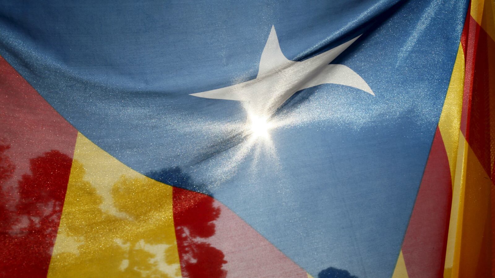 cheats/2015/11/11/spanish-court-no-catalonia-independence/151112-court-blocks-catalonia-independence-cheat_kw9ytc