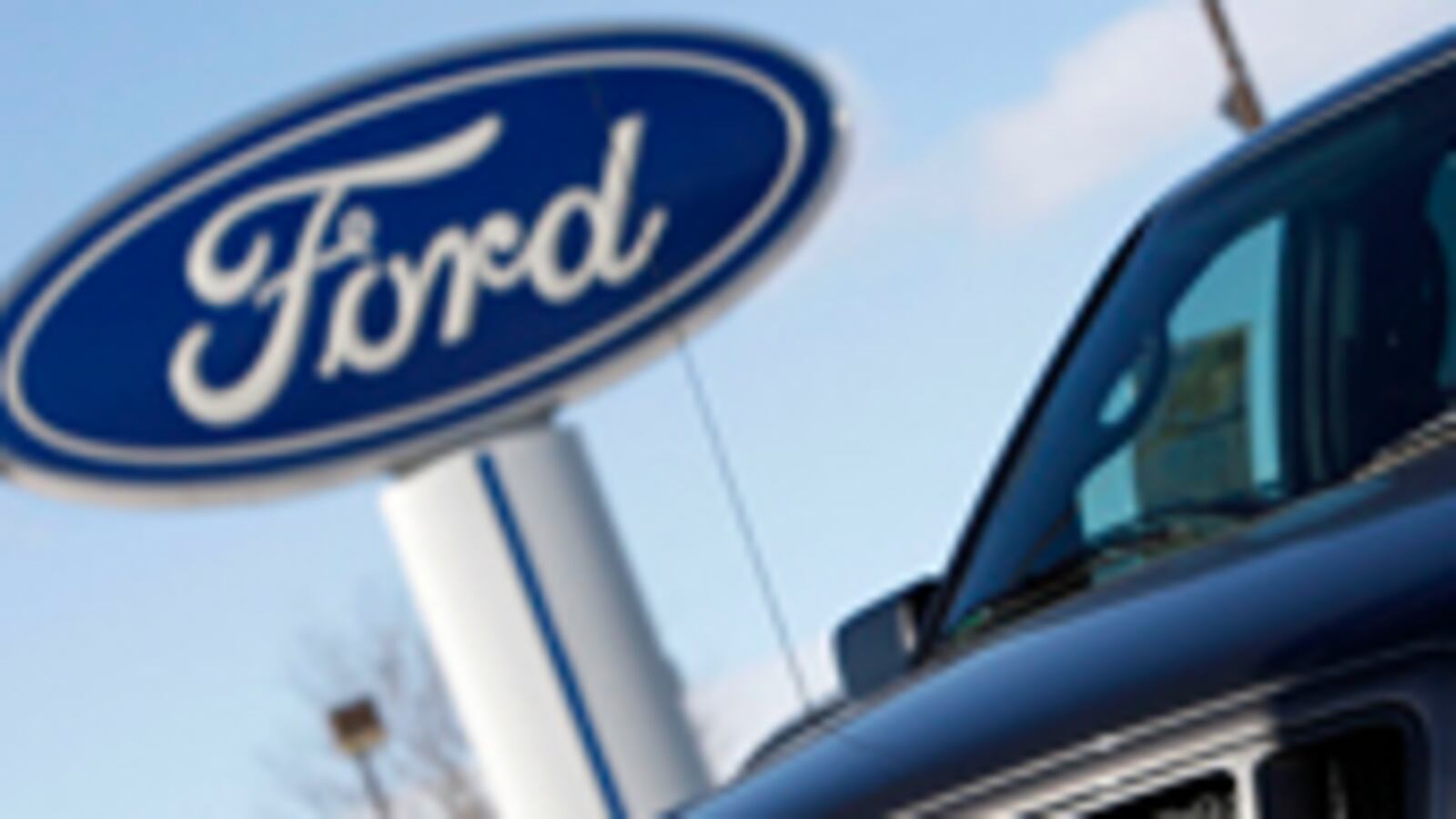 cheats/2010/03/02/ford-outsells-gm-in-us/avlon-ford-dealership_29774_e1l8q6