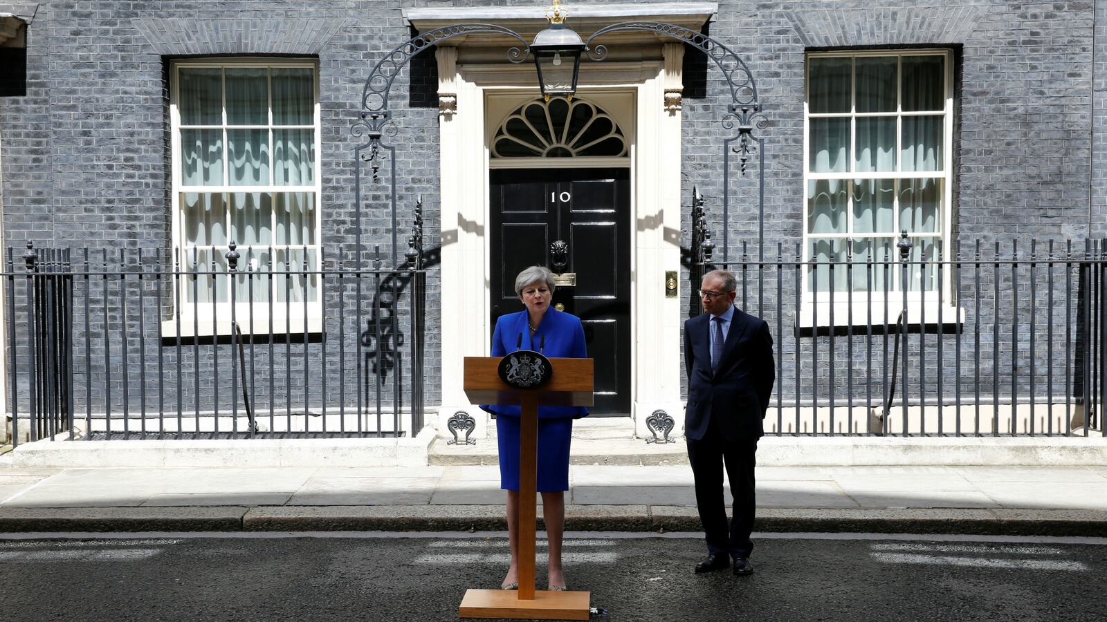 170610-theresa-may-aides-resign-cheat_h78vzs