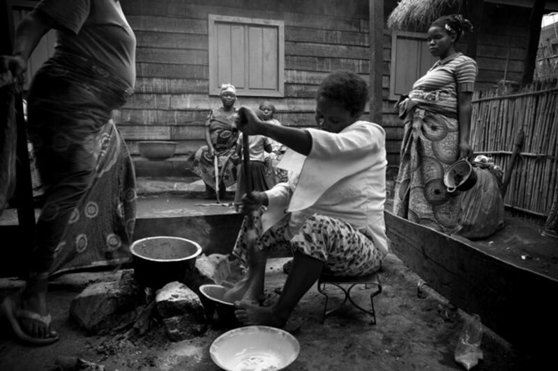 galleries/2009/10/07/in-the-congo-pregnant-and-displaced/elliot---11_v8vh96