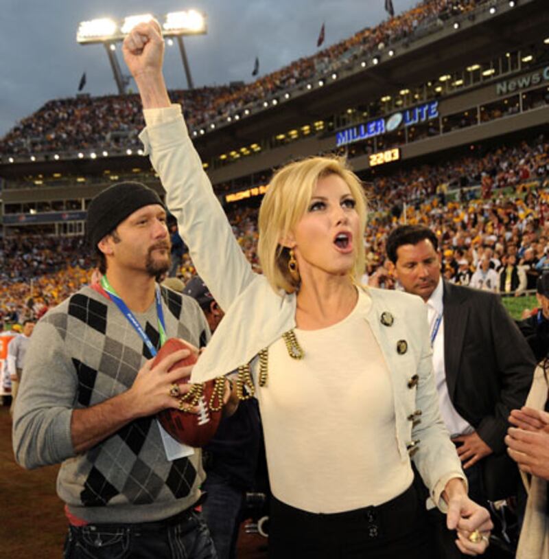 galleries/2011/02/05/celebrities-at-the-super-bowl/celeattend-super-bowl---faith-hill_eld6sm