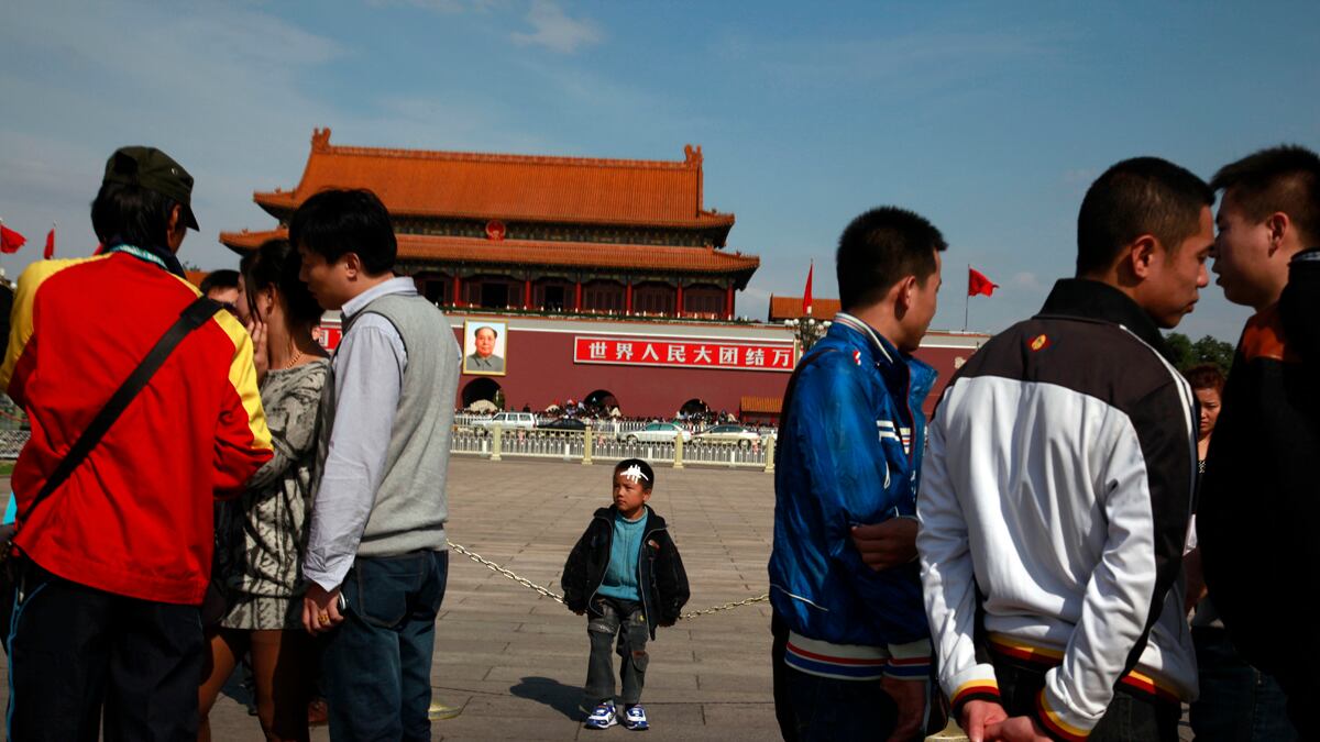 cheats/2011/11/17/man-sets-self-of-fire-in-tiananmen/tiananmen-square-cheat_dfrlst